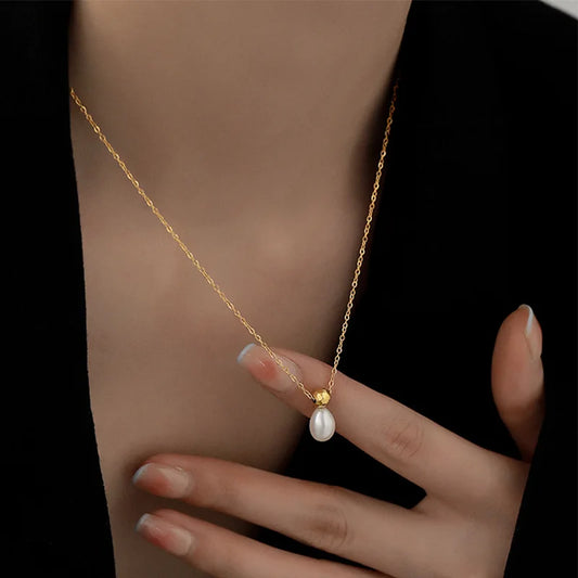 Stainless Steel Retro Gold Color Water Drop Pearl Pendant Necklace for Women Exquisite Korea Chokers Bride Jewelry Colorfast