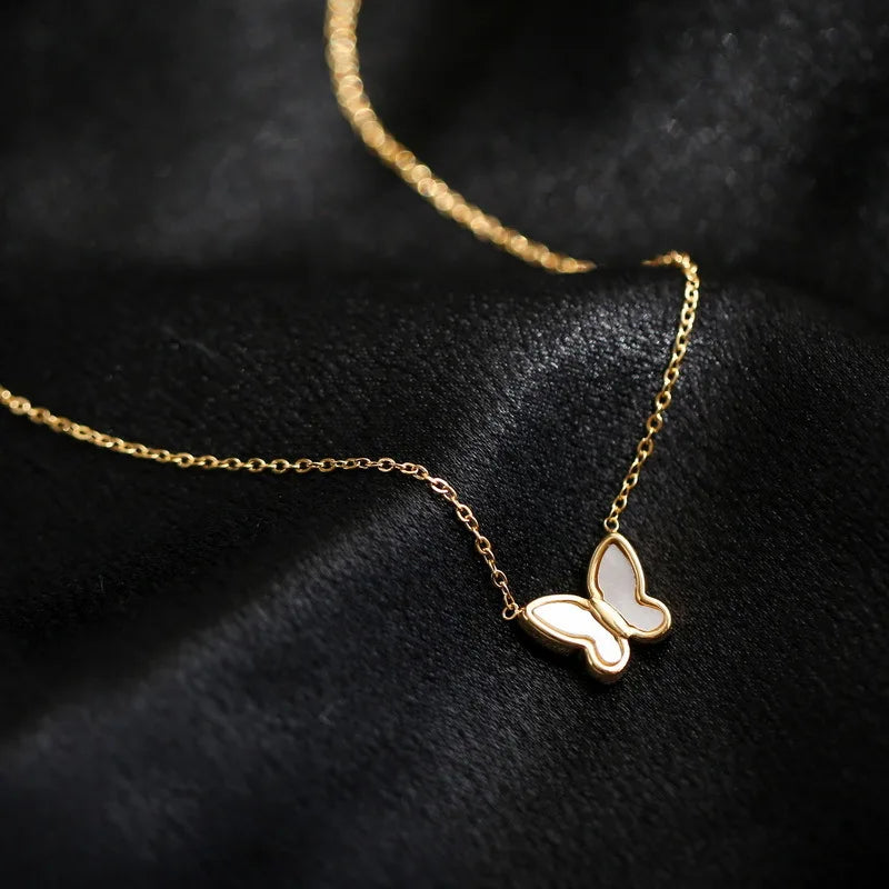 Korean Version Acrylic Butterfly Pendant Necklace For Women Gold Color Butterfly Necklace Simple Elegant Jewelry Wholesale