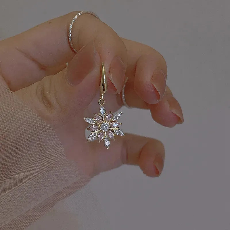 Fashion Trend Unique Design Elegant and Exquisite Christmas Pink Snowflake Earrings For Women Jewelry Wedding Party Premium Gift